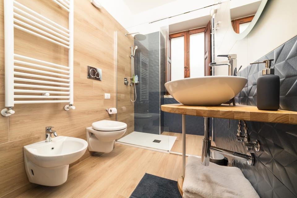 Shower, Toilet, Bathroom, bidet, towels