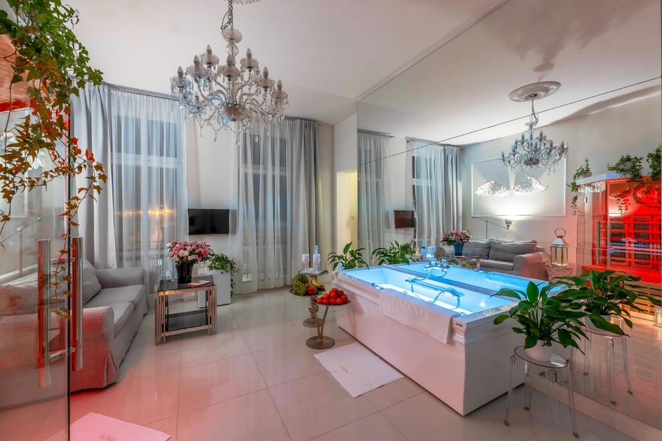 Hot Tub, TV and multimedia, Living room, Seating area, Evening entertainment