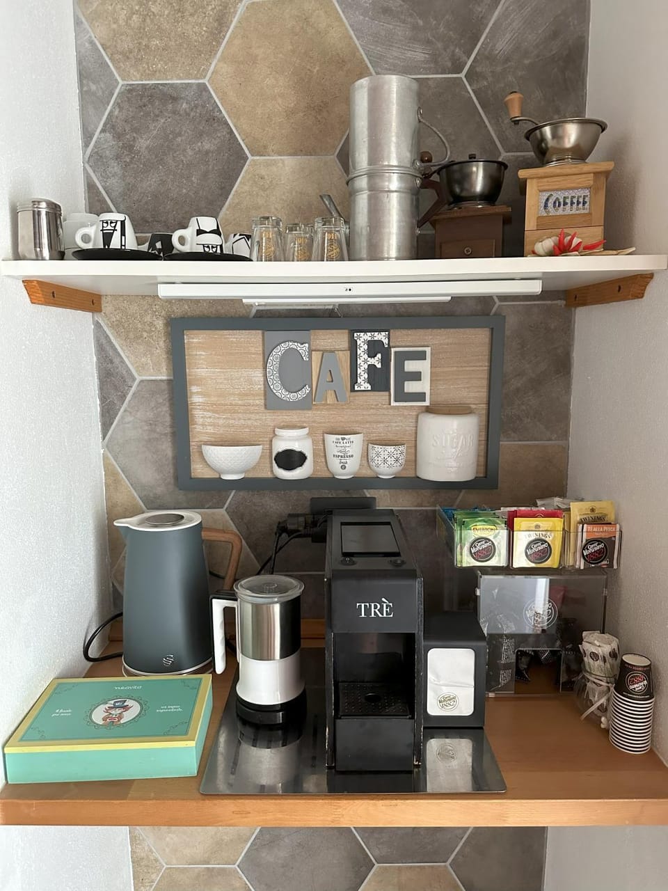 Coffee/tea facilities, Kitchen or kitchenette