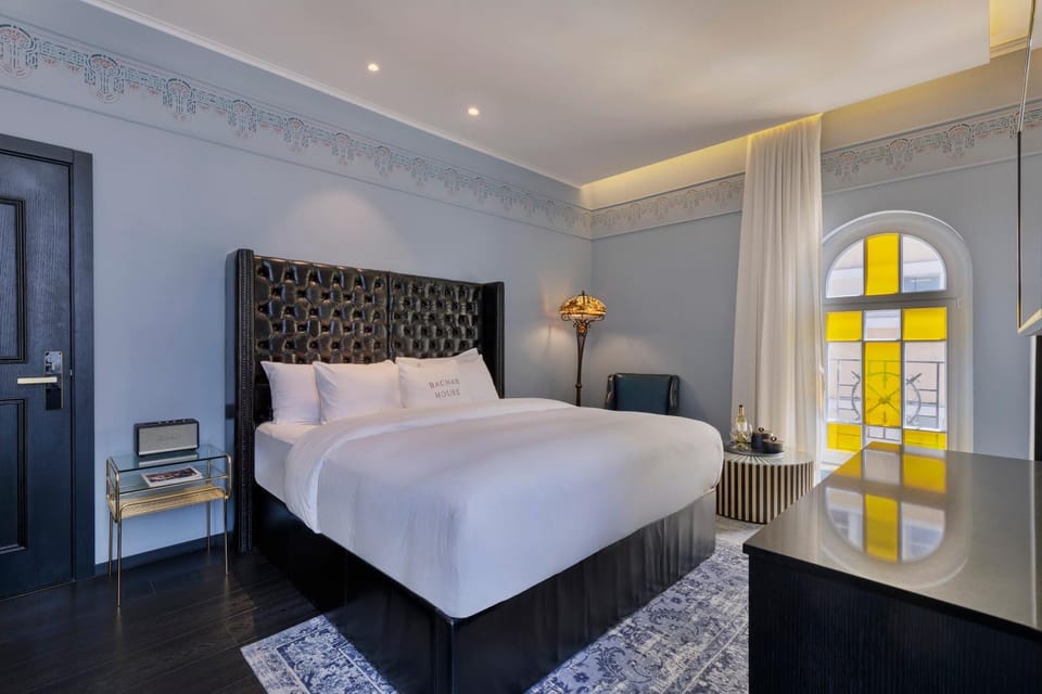 Bed, Living room, Bedroom