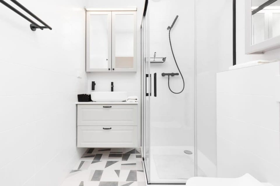 Shower, Toilet, Bathroom, towels