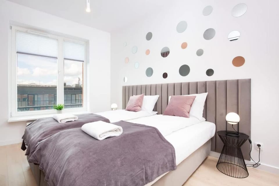 Bed, Seating area