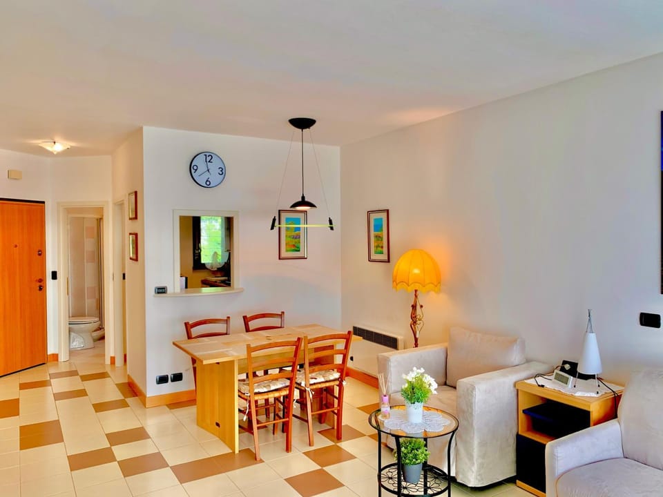Living room, Dining area, Bedroom