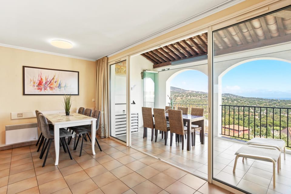 les Restanques Du Golf de Saint Tropez, 83310 Grimaud, France Appartement Apartment in Grimaud