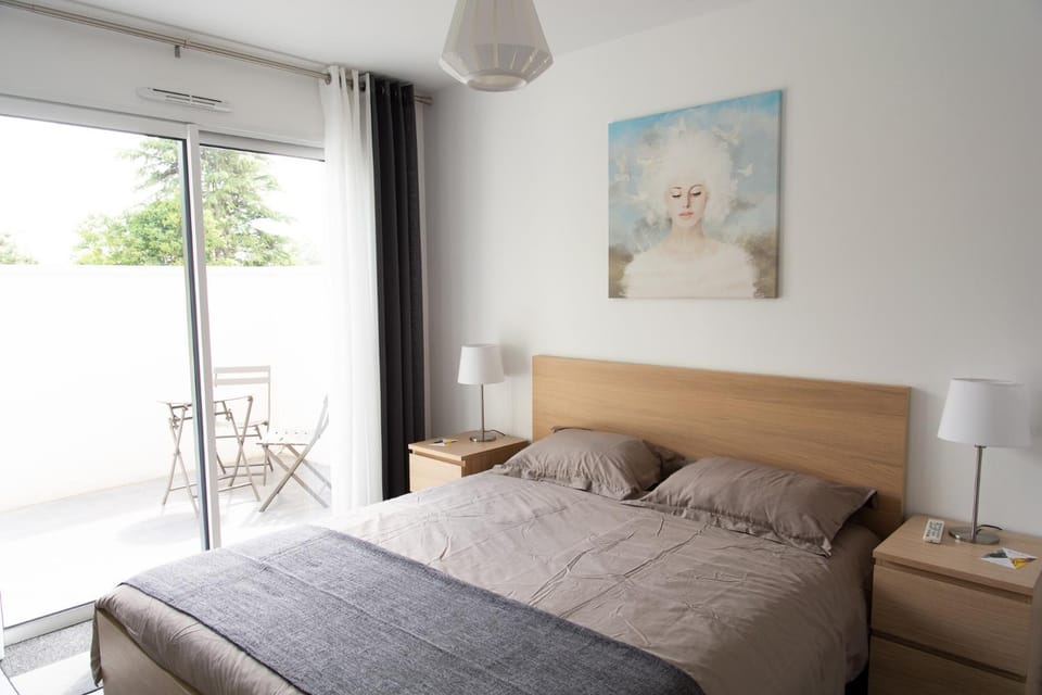 Patio, Bed, Photo of the whole room, Bedroom