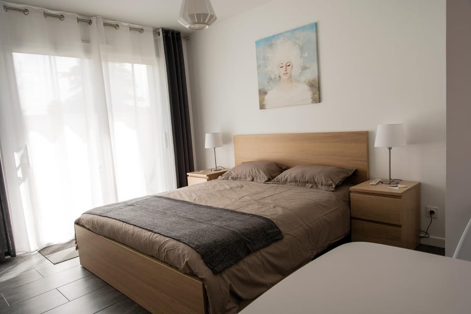 Bed, Photo of the whole room, Bedroom
