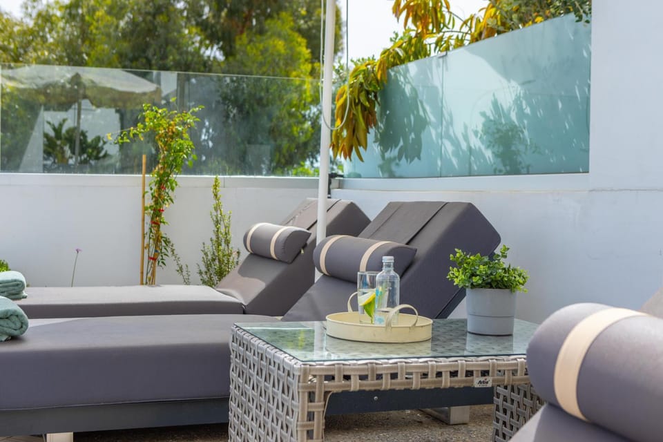 Patio, Day, Garden, Garden, View (from property/room), Balcony/Terrace, Living room, Seating area, Garden view