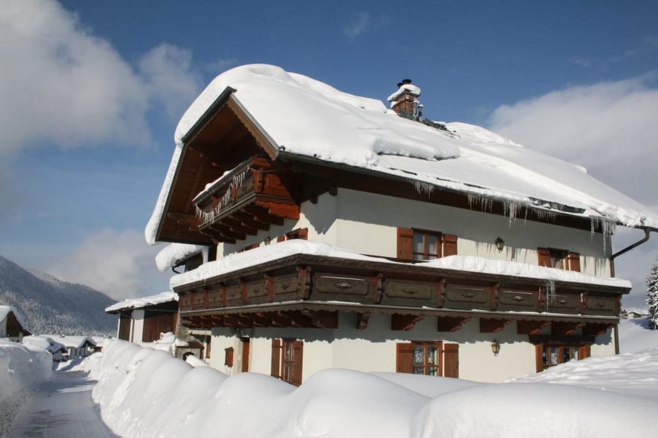 Property building, Facade/entrance, Winter