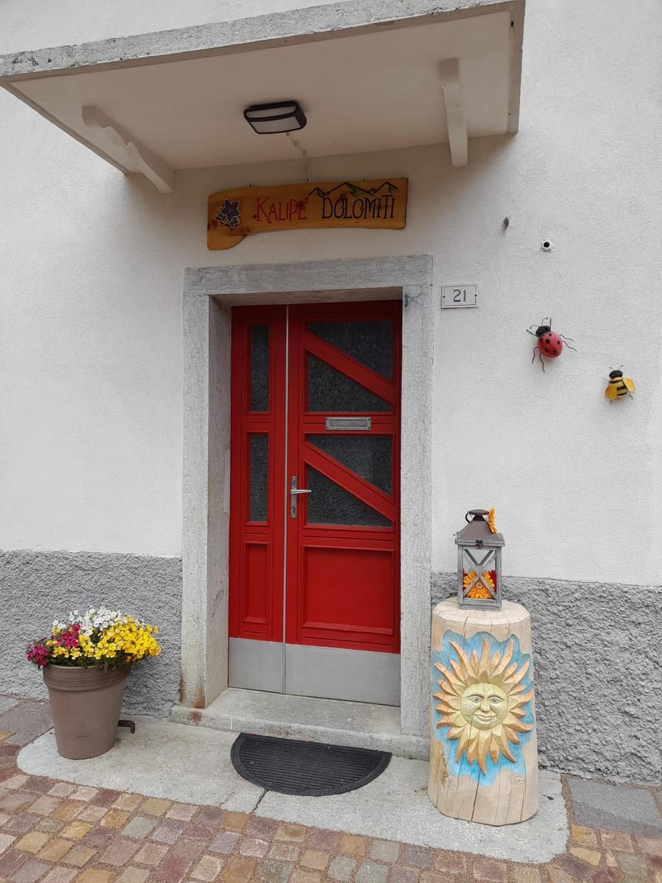 Facade/entrance