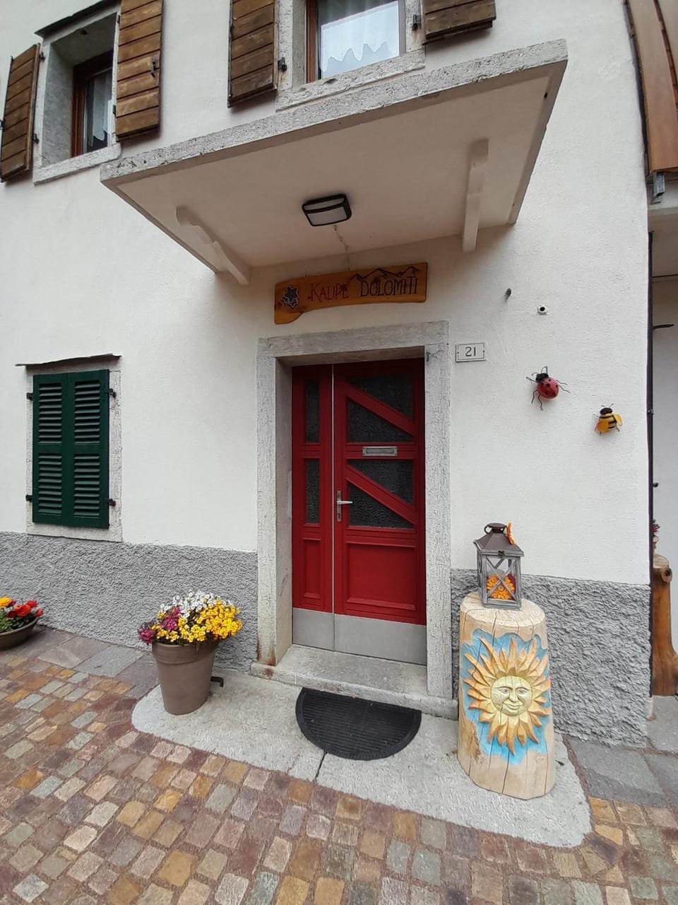 Facade/entrance