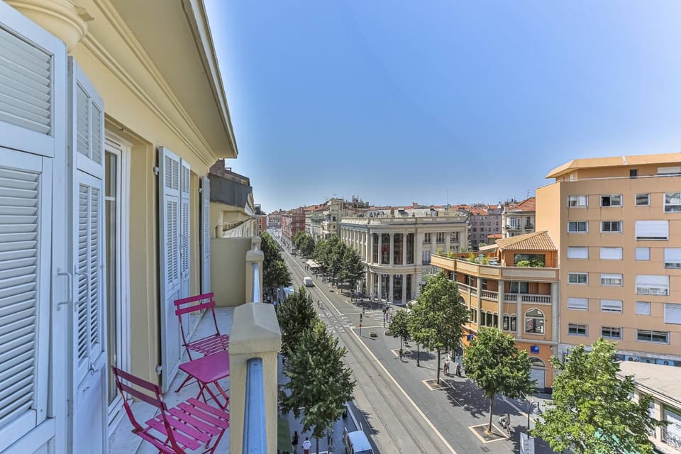 Landmark view, Street view