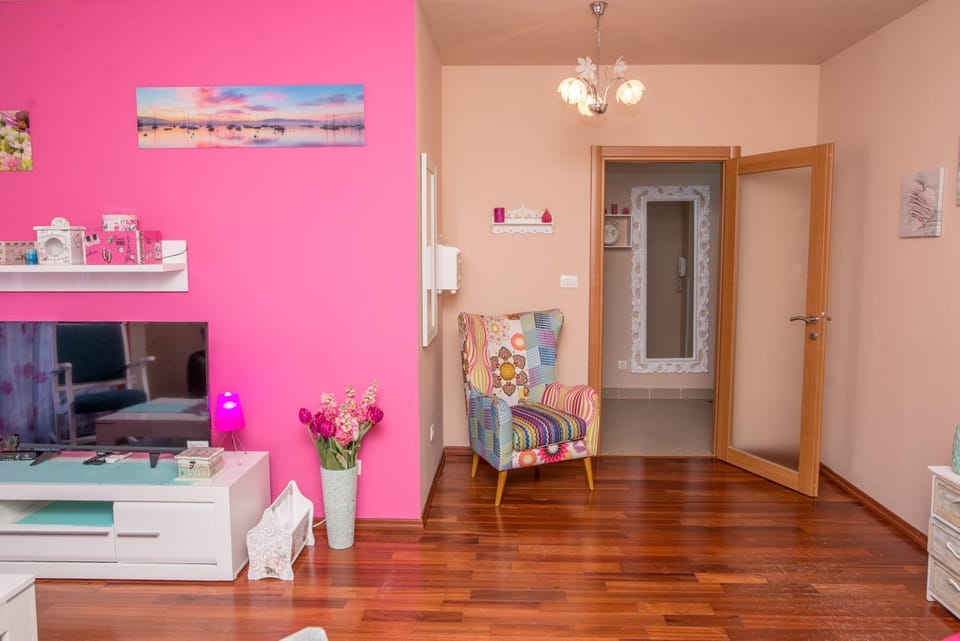 TV and multimedia, Kitchen or kitchenette, Dining area