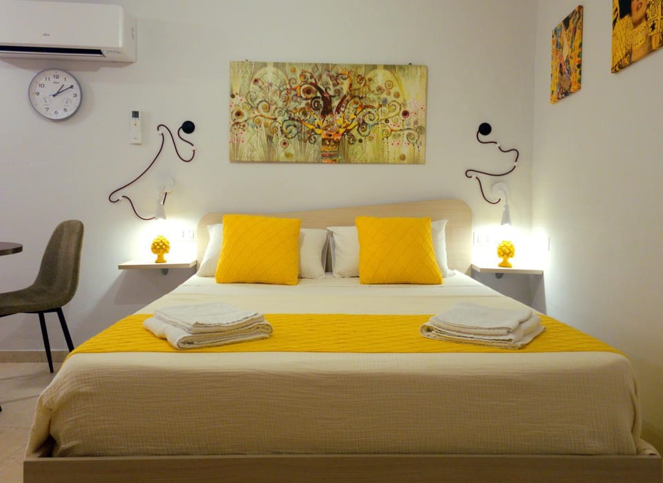 Bed, Photo of the whole room, Bedroom, towels, air conditioner
