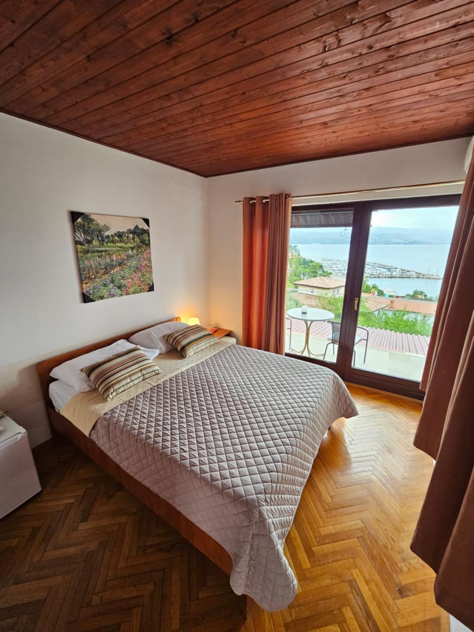 Bedroom, air conditioner