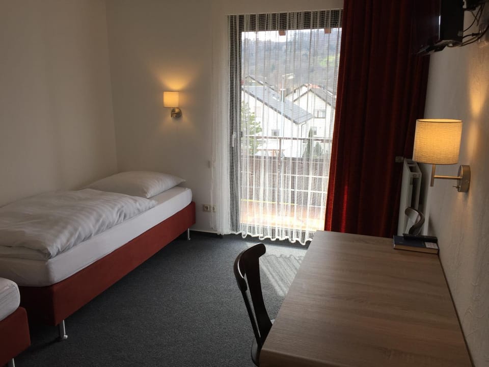 Bed, TV and multimedia, Photo of the whole room, Bedroom, City view