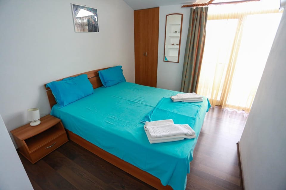 Bed, Photo of the whole room, Decorative detail