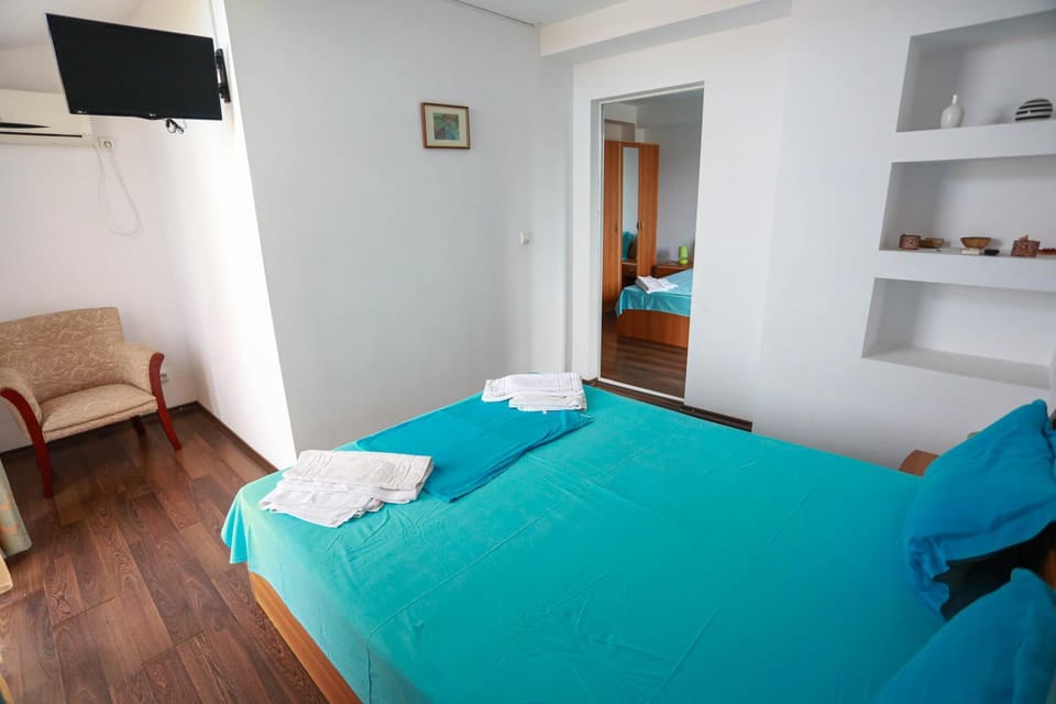 Bed, Photo of the whole room, Decorative detail