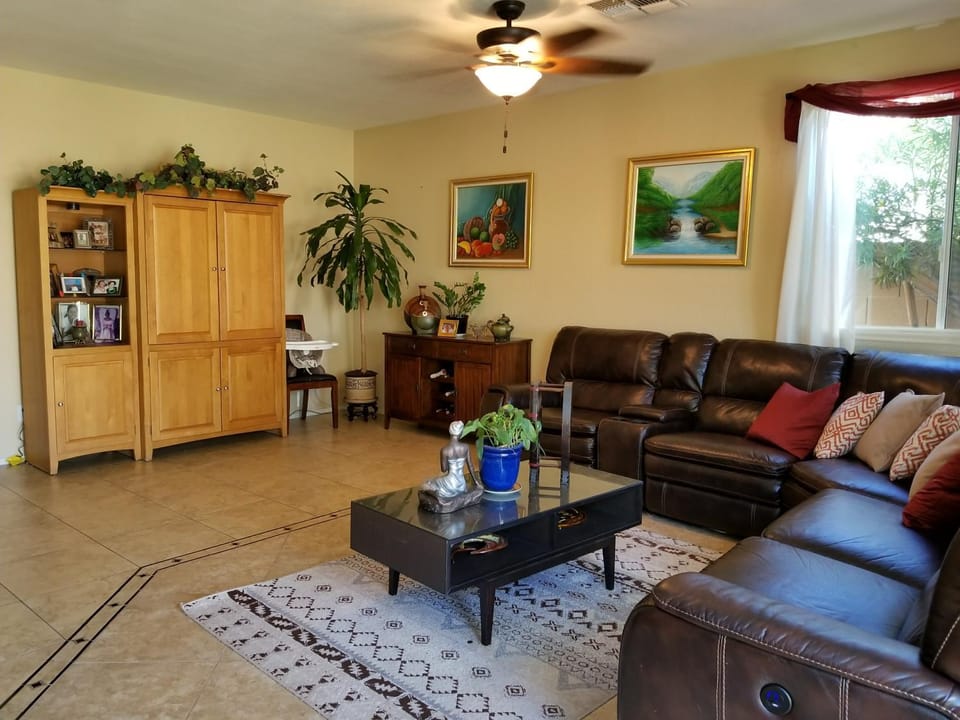 Communal lounge/ TV room