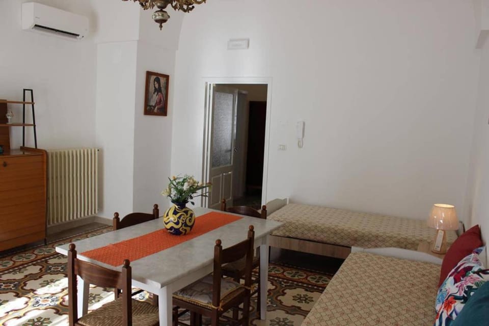 Bed, Living room, Dining area
