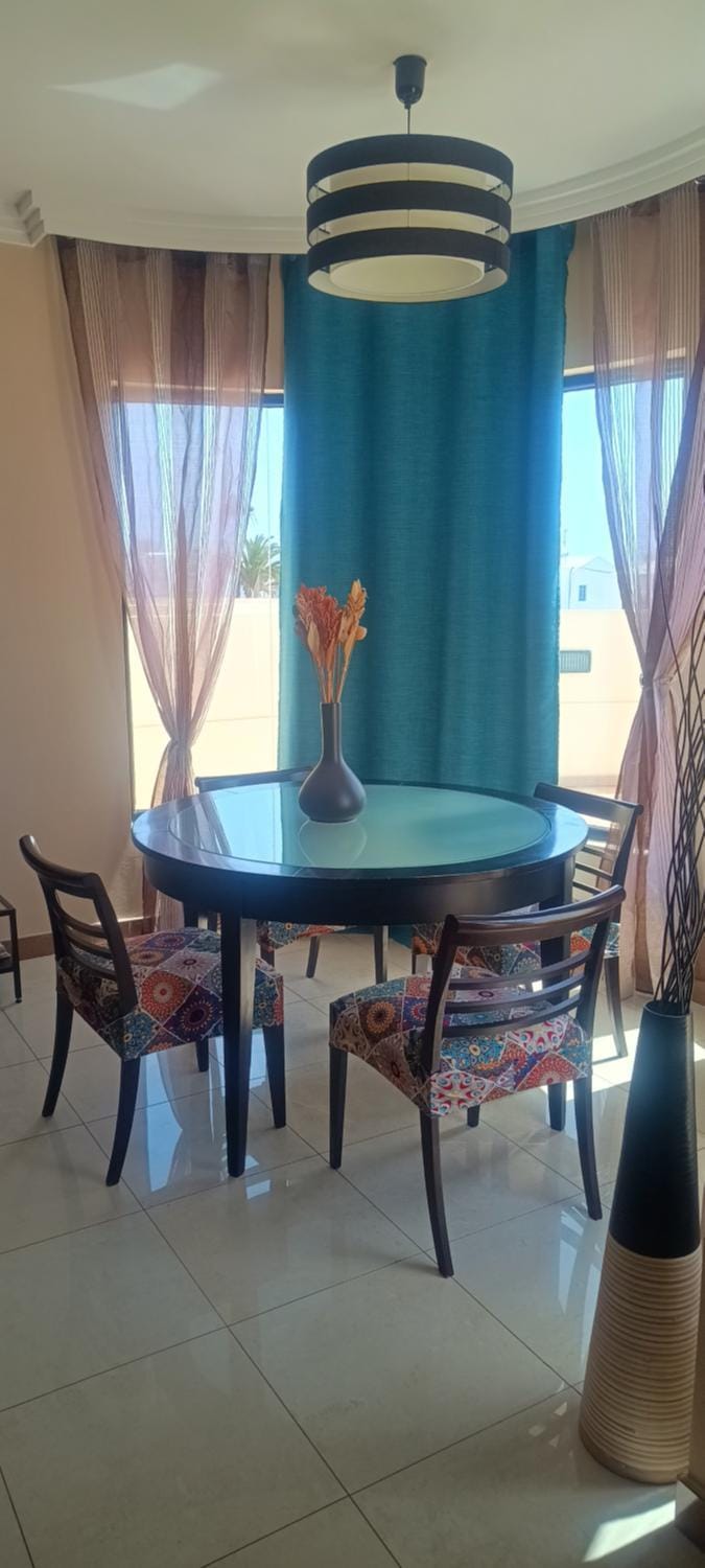Seating area, Dining area