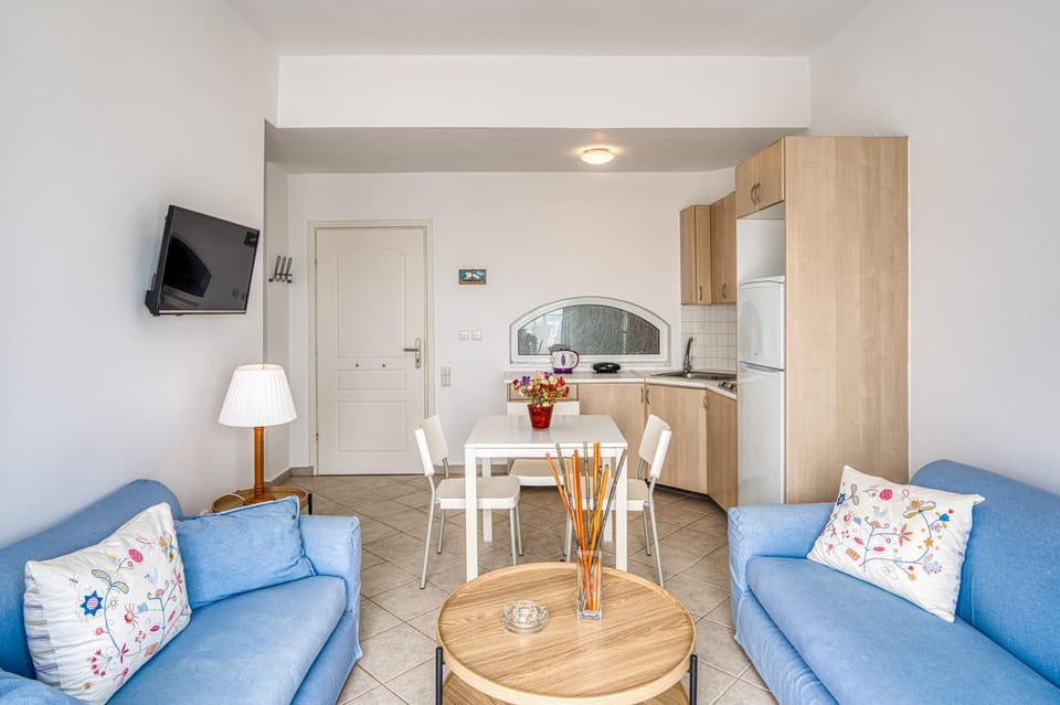 TV and multimedia, Kitchen or kitchenette, Seating area, Dining area