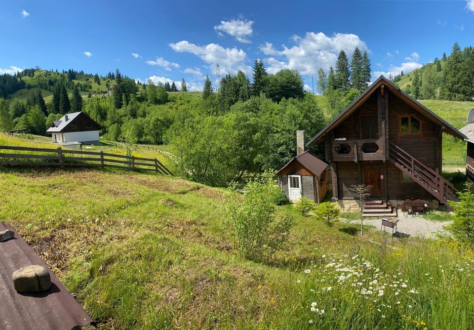Property building, Spring, Day, Natural landscape, Garden, Garden view, Mountain view