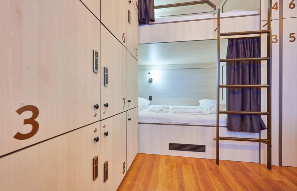 Bedroom, bunk bed