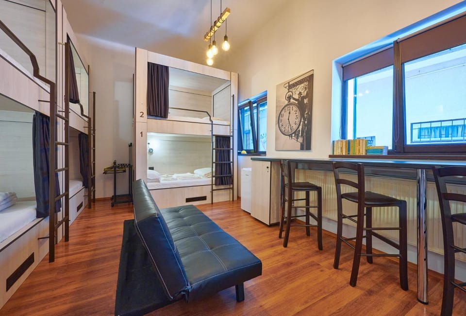 Photo of the whole room, Seating area, Bedroom, bunk bed