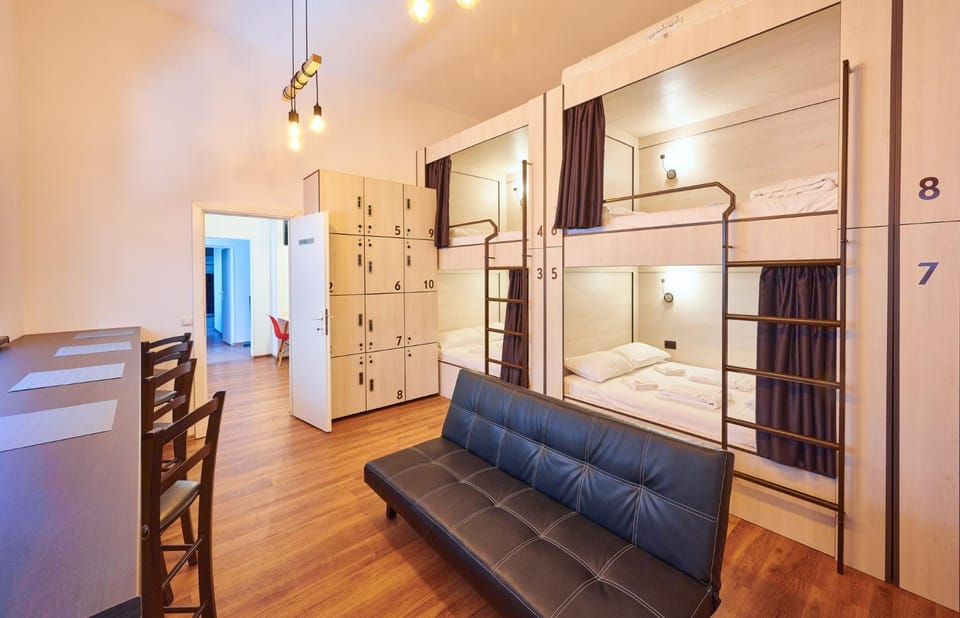 Photo of the whole room, Seating area, Bedroom, bunk bed