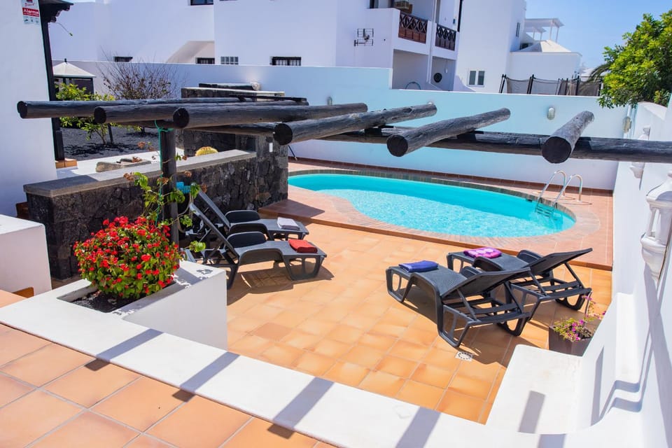 Day, Balcony/Terrace, Pool view, Swimming pool, sunbed