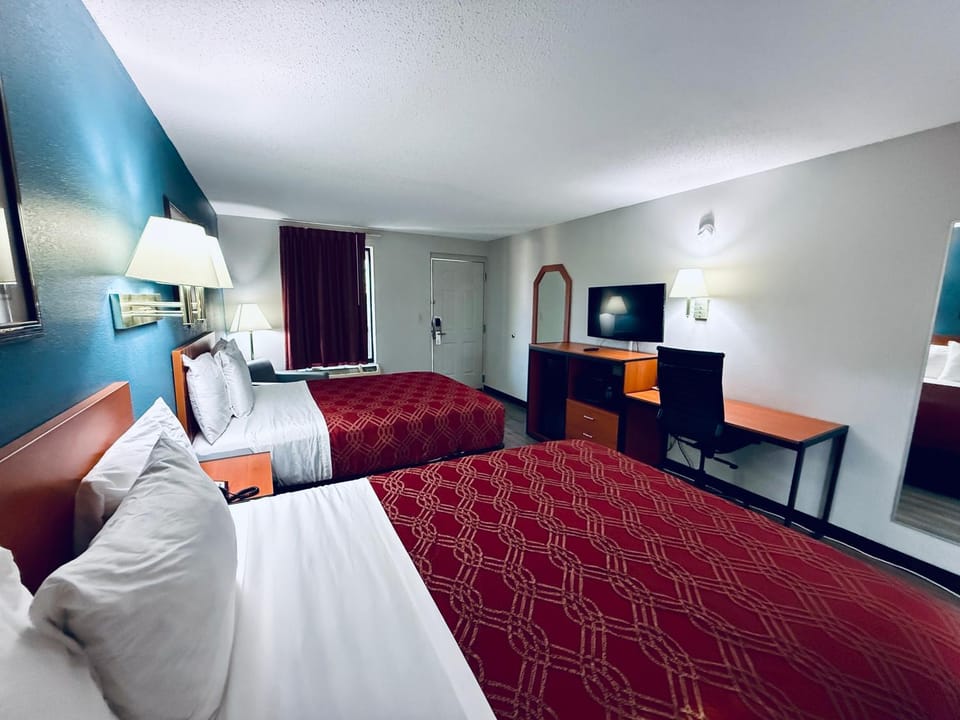 Luxury Inn & Suites Motel in Selma