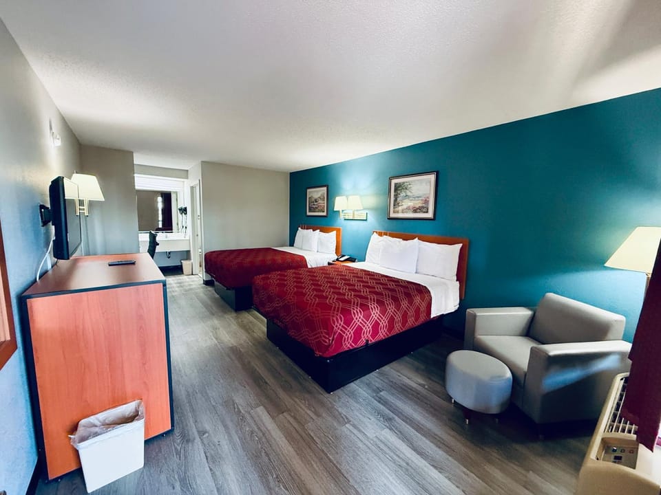 Luxury Inn & Suites Motel in Selma