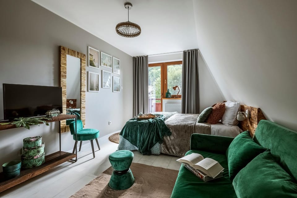 Bedroom, Mountain view