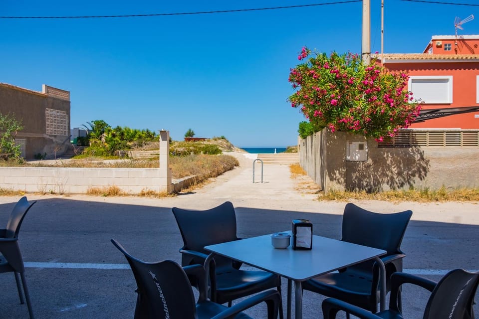 Neighbourhood, Beach