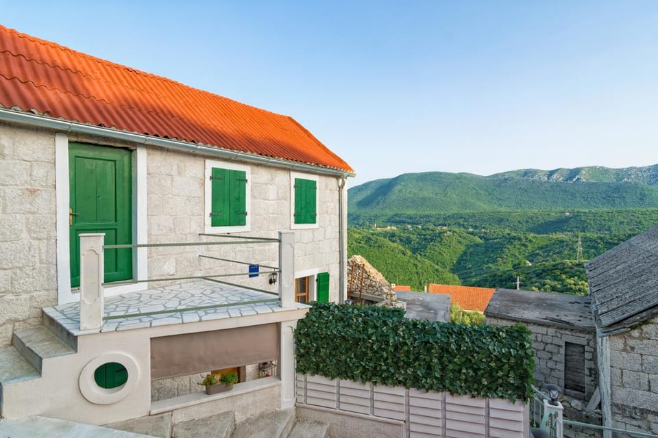 Small house Apartment in Split-Dalmatia County