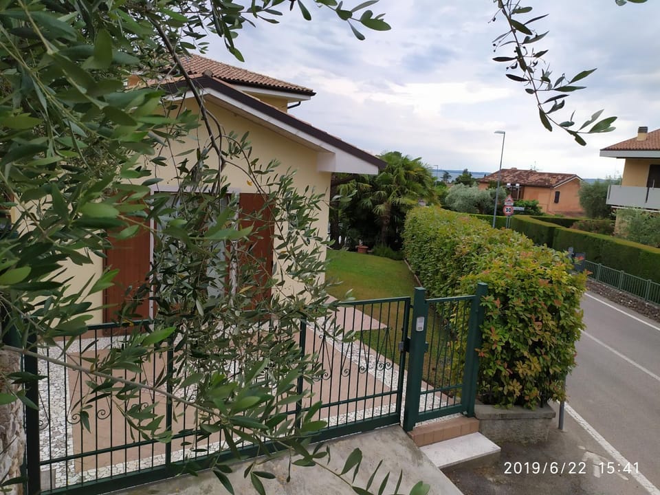 Appartamento con giardino a Cisano di Bardolino Apartment in Bardolino