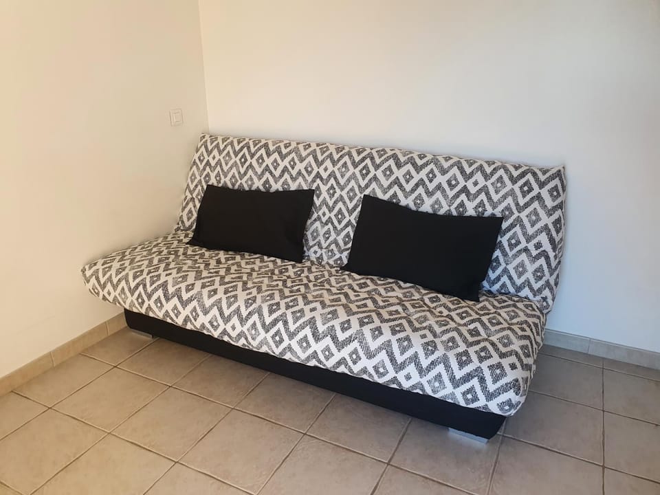 Bed, Living room
