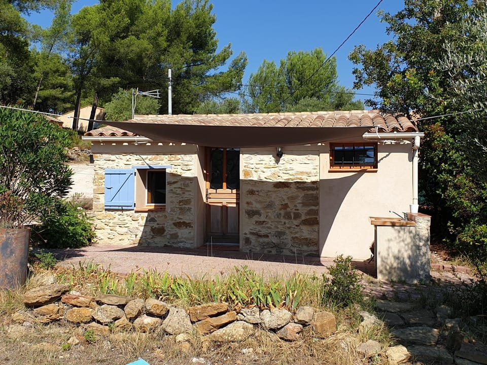 Facade/entrance, BBQ facilities, Balcony/Terrace