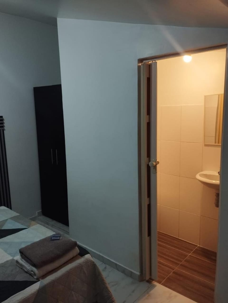 Bed, Bathroom, Photo of the whole room, Bedroom