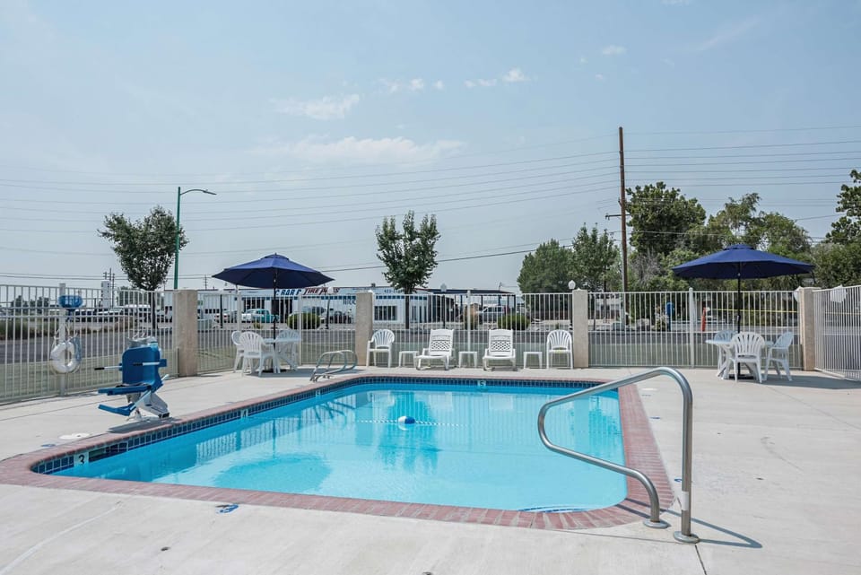 On site, Pool view, Swimming pool, Swimming pool