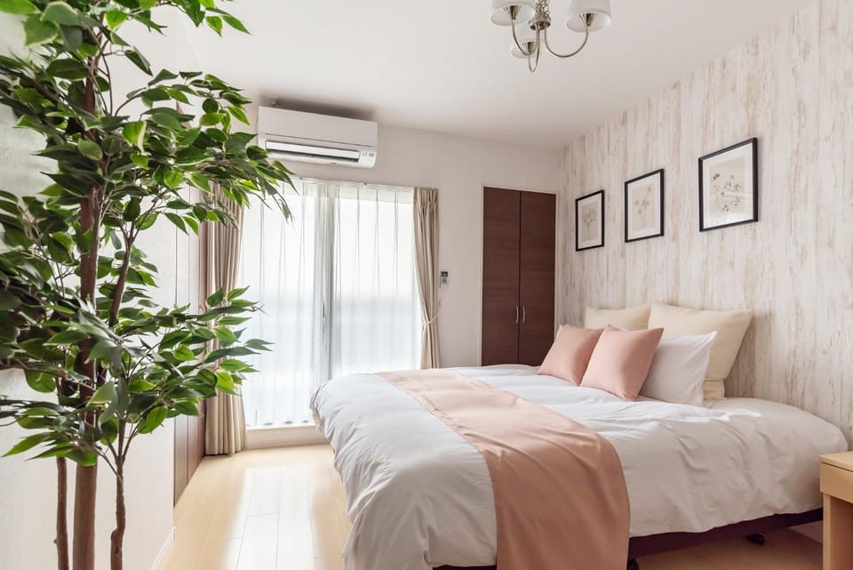 Bed, Bedroom, wardrobe, air conditioner