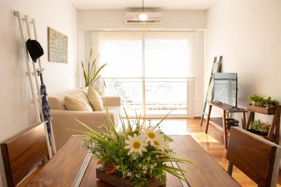 TV and multimedia, Living room, Seating area, Dining area, air conditioner