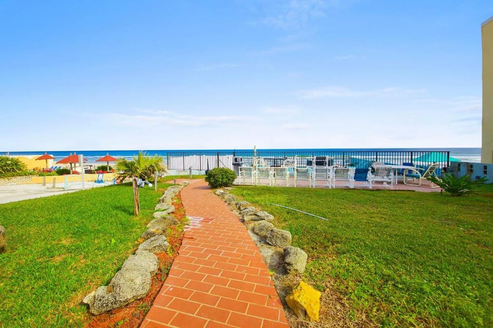 Property building, Day, Natural landscape, Sea view, Sunrise, Sunset