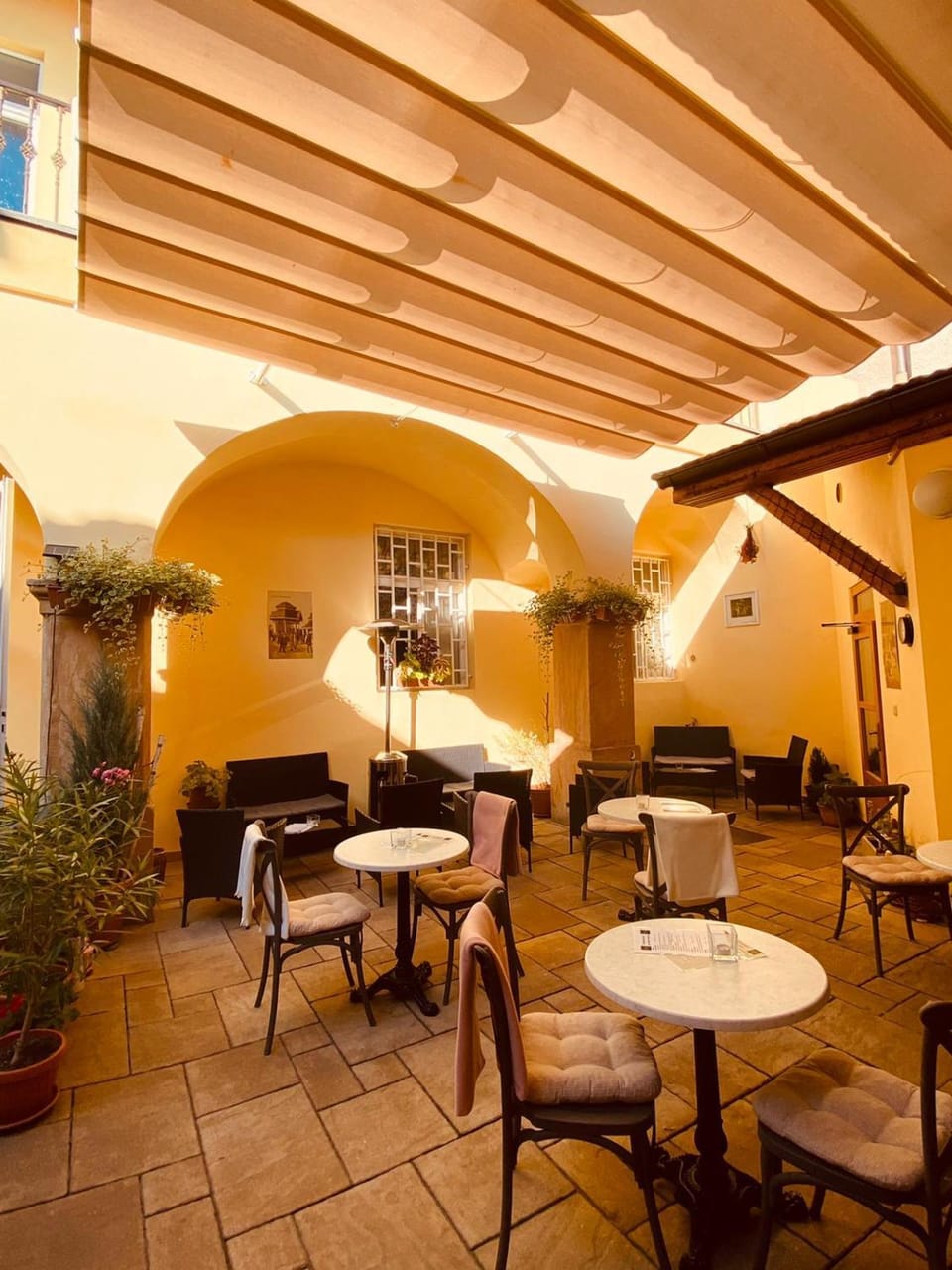 Property building, Restaurant/places to eat