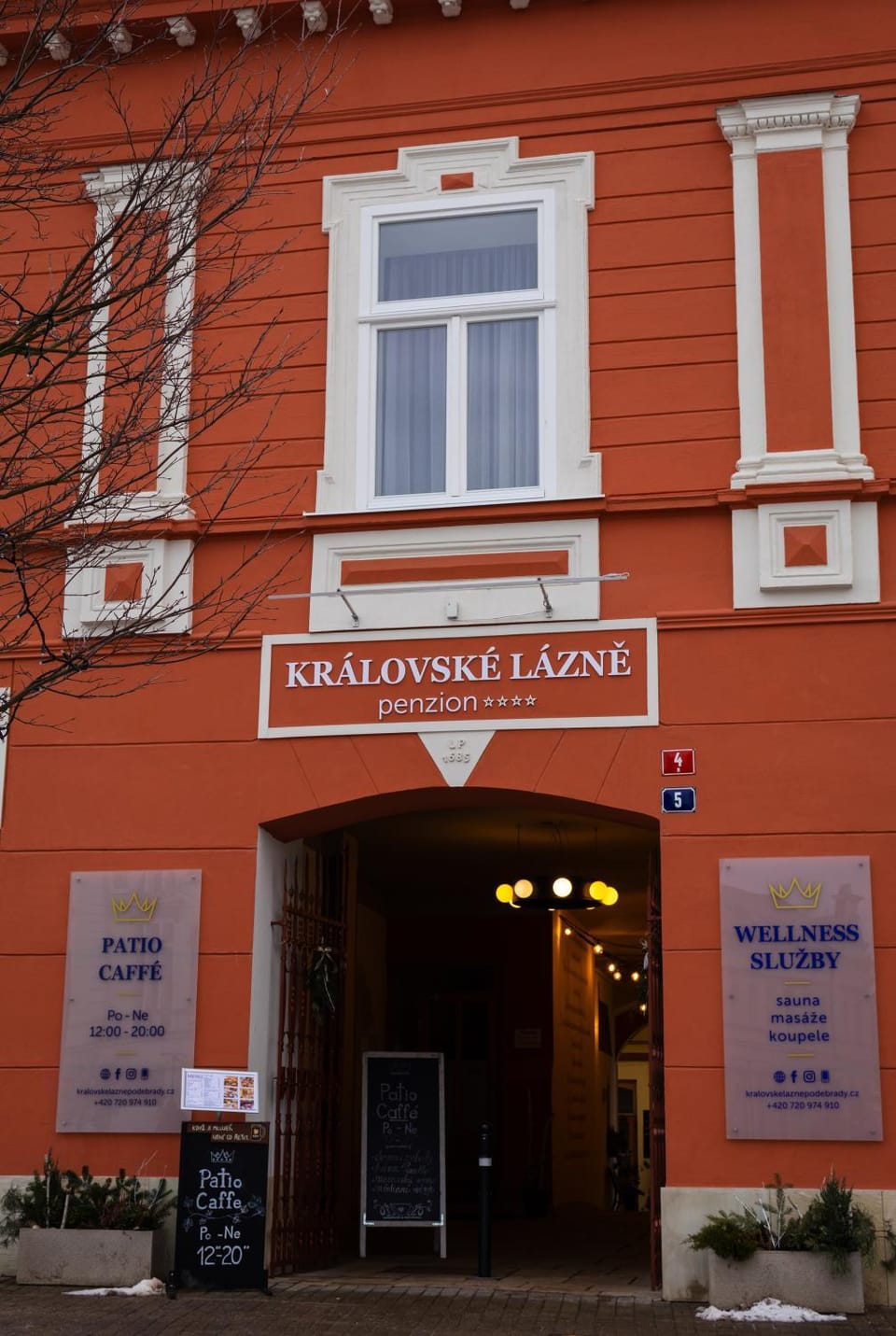 Facade/entrance