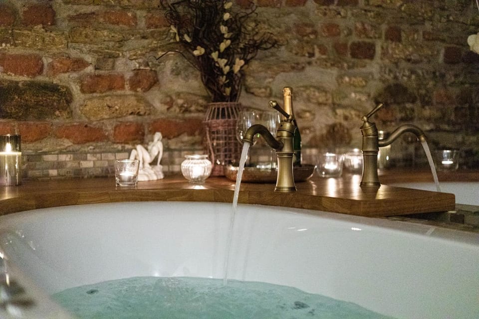 Hot Tub, Bath, Internal: Not applicable to any particular room