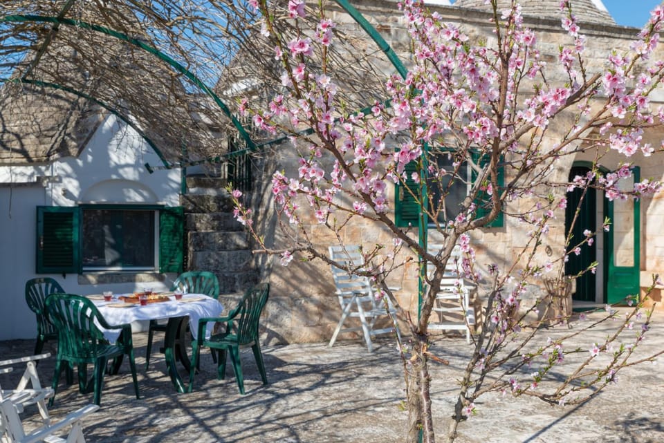 Facade/entrance, Off site