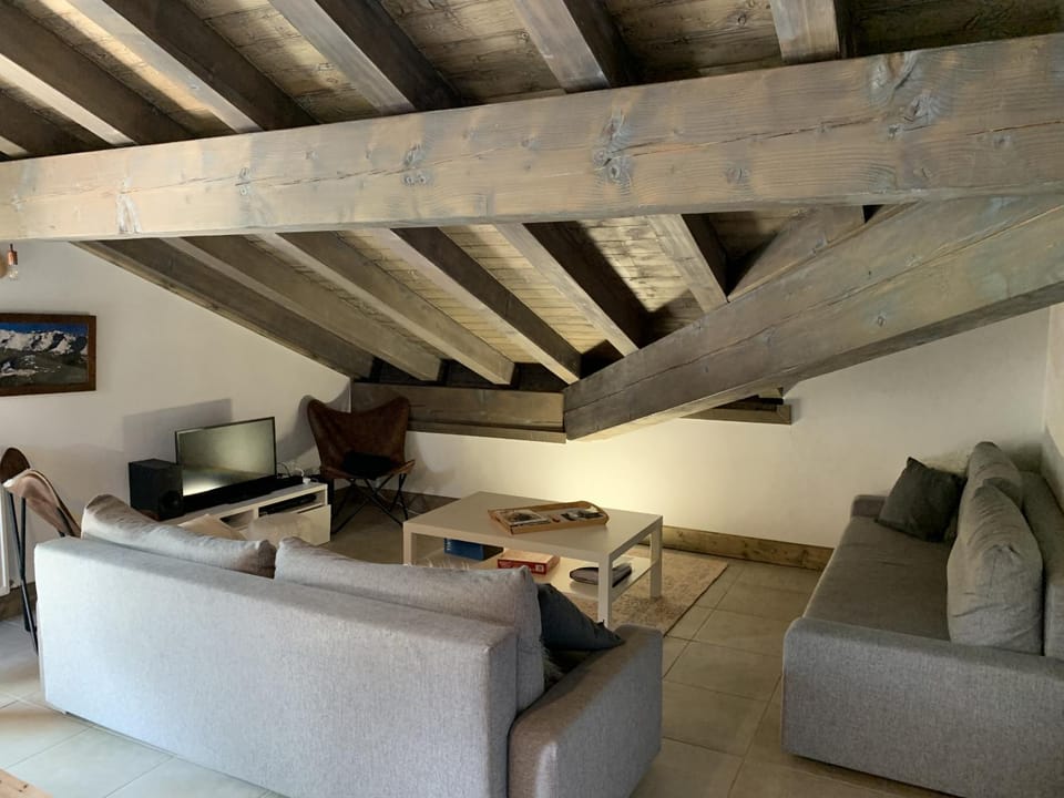 Communal lounge/ TV room, Living room