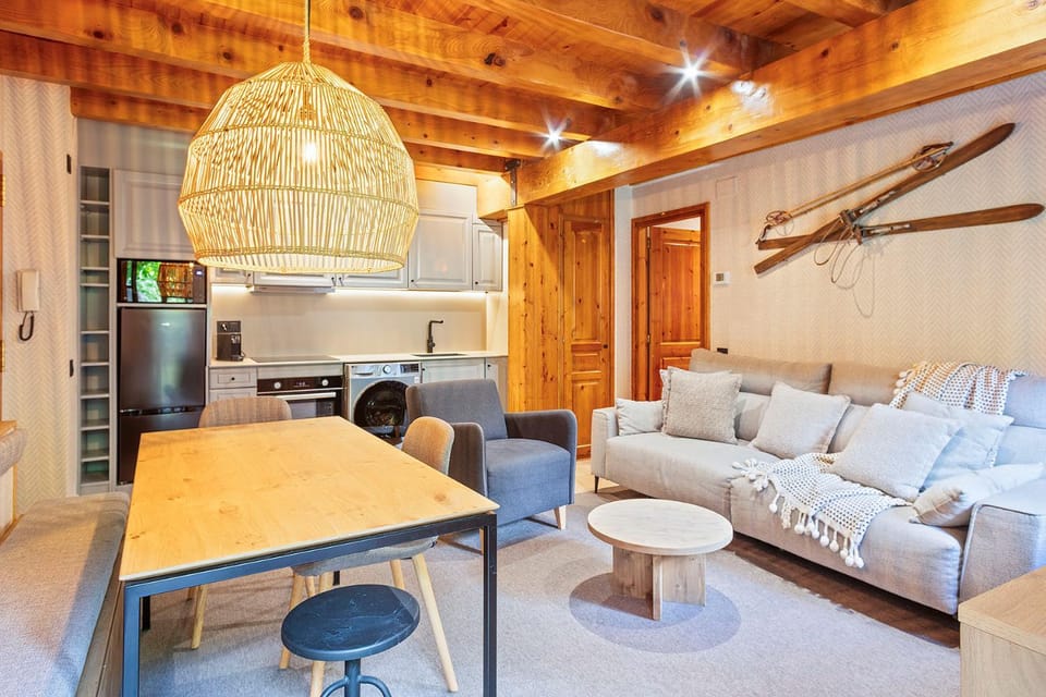 Kitchen or kitchenette, Living room, Dining area