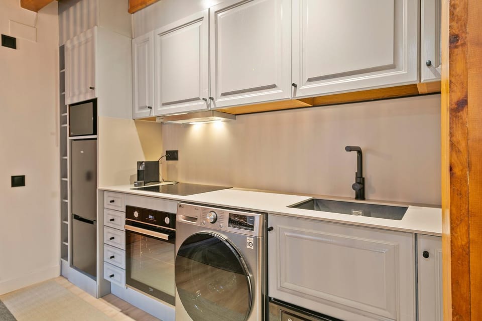 Kitchen or kitchenette, oven, stove
